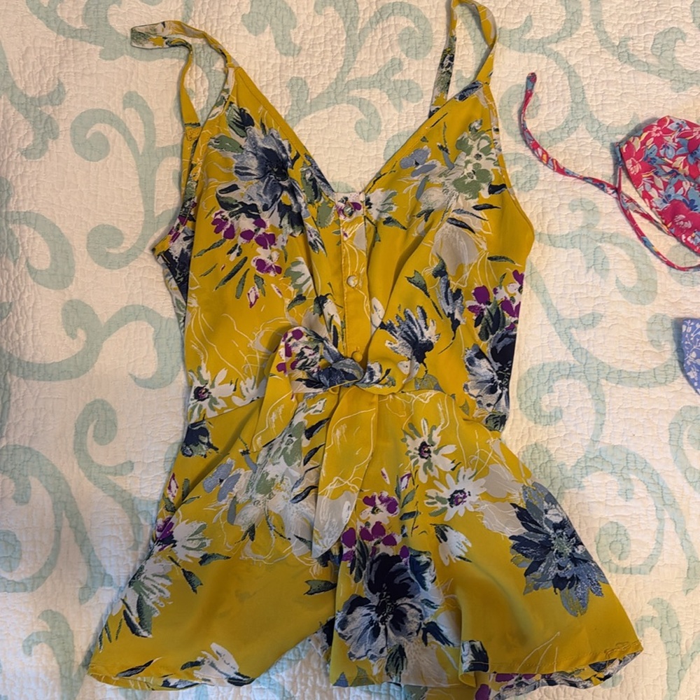 Floral Tank Lot - Picture 4 of 4
